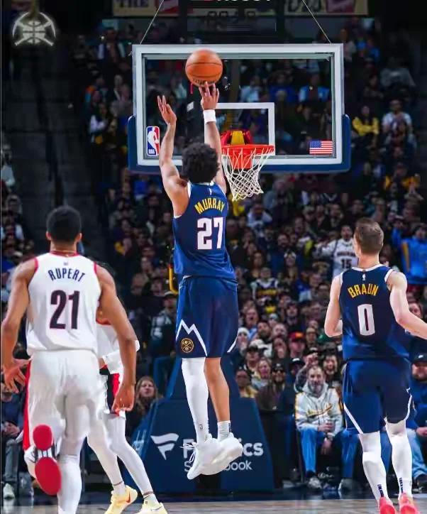 穆雷迎来三赛季高光表现,美国队球迷沸腾!的简单介绍