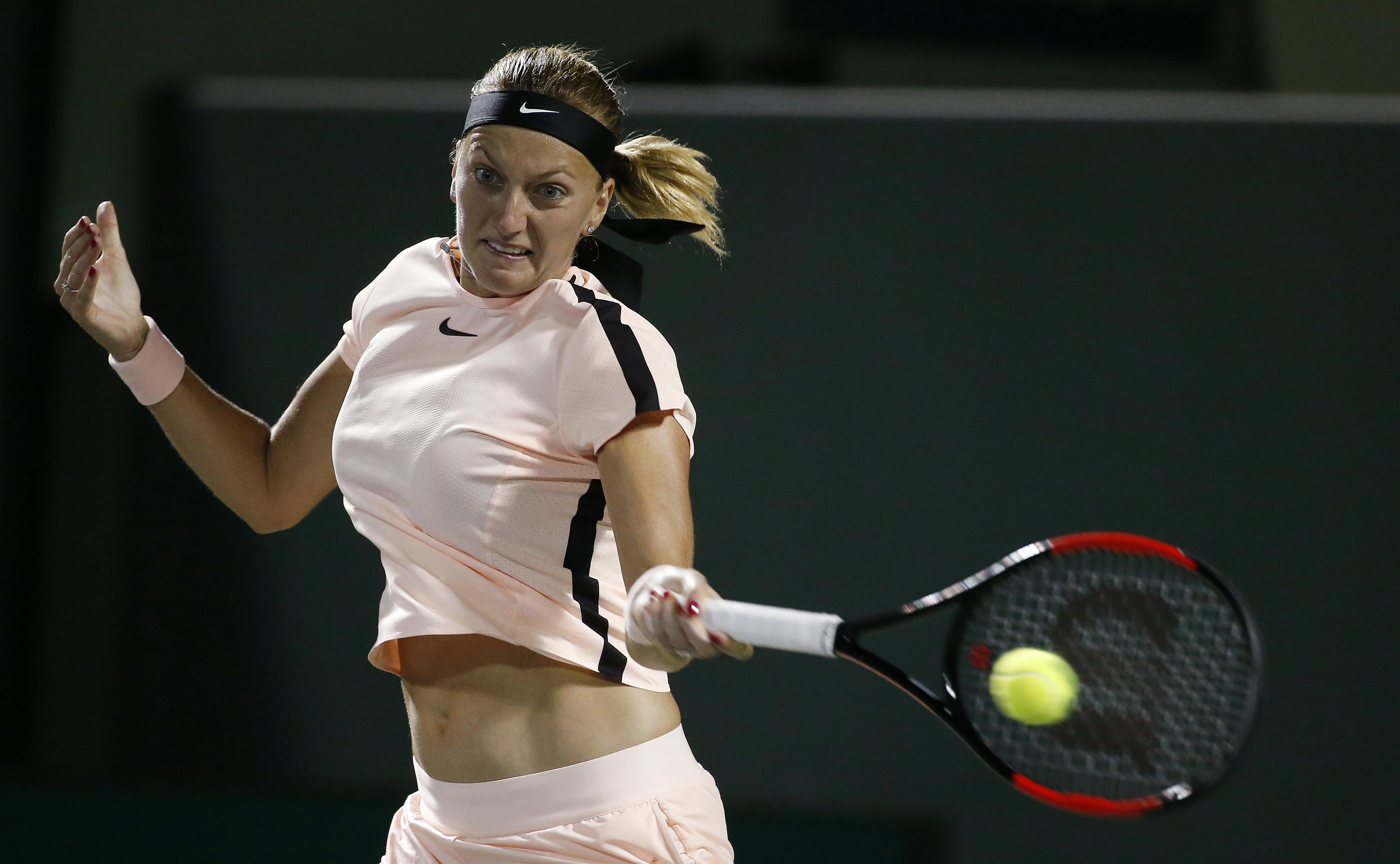 科维托娃在中国队比赛中挺进下一轮,惊险取胜引发热议!