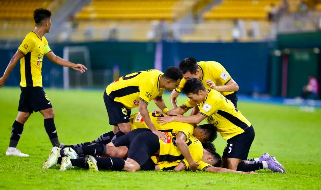 ng体育官网关于今晨广州队备战中超;远射贴柱细节曝光;管理层满意;赛程密集仍需轮换的信息